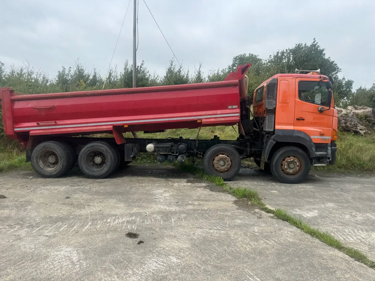 Hino 8 wheel tipper €9,950 - Image 3