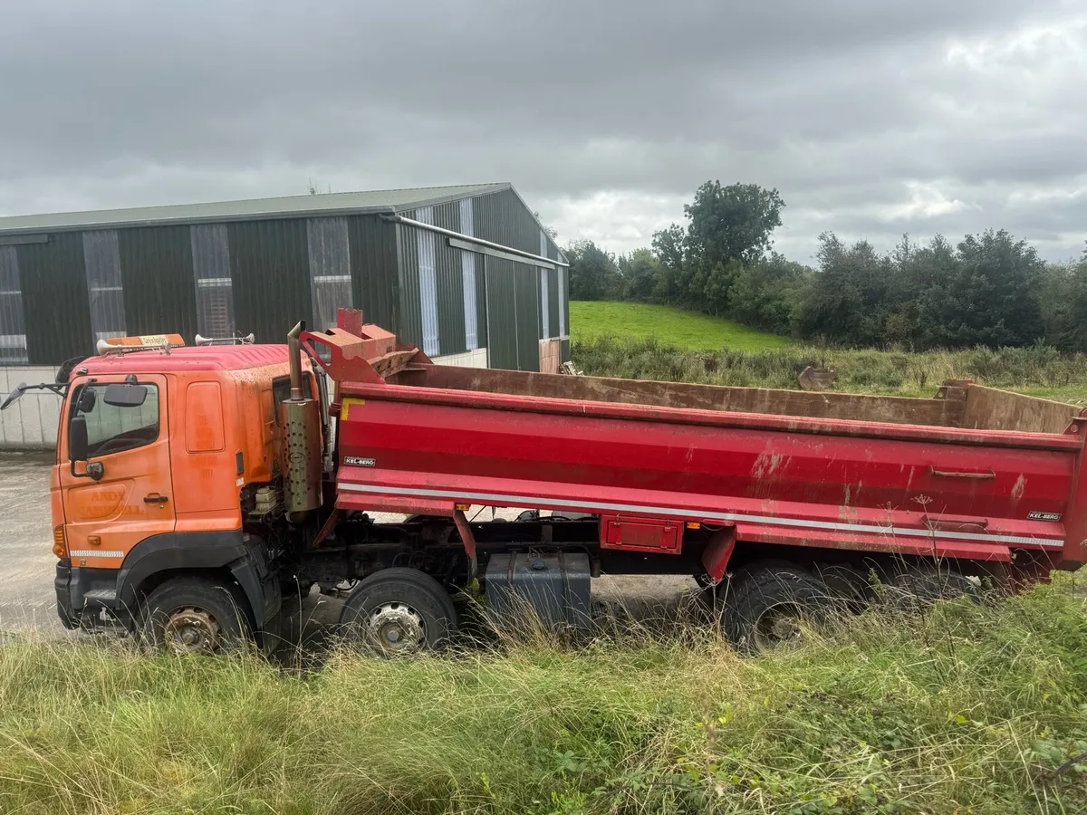 Hino 8 wheel tipper €9,950 - Image 4