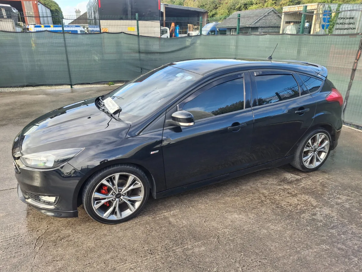2017 Ford Focus  ST Line  120 bhp  1.5 Diesel - Image 3