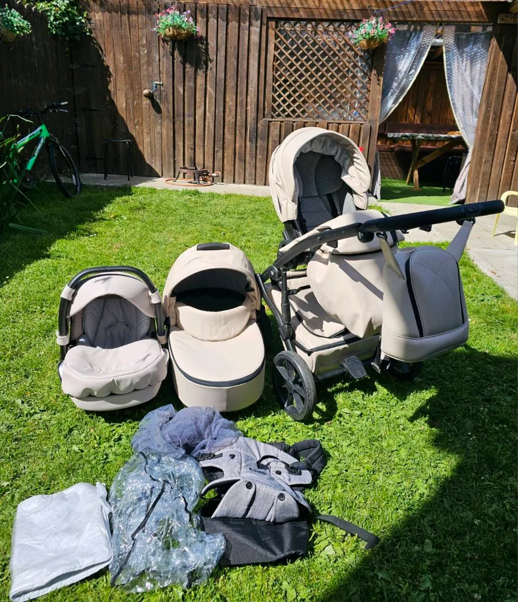 3-in-1 Baby Pram – Very Good Condition - Image 1