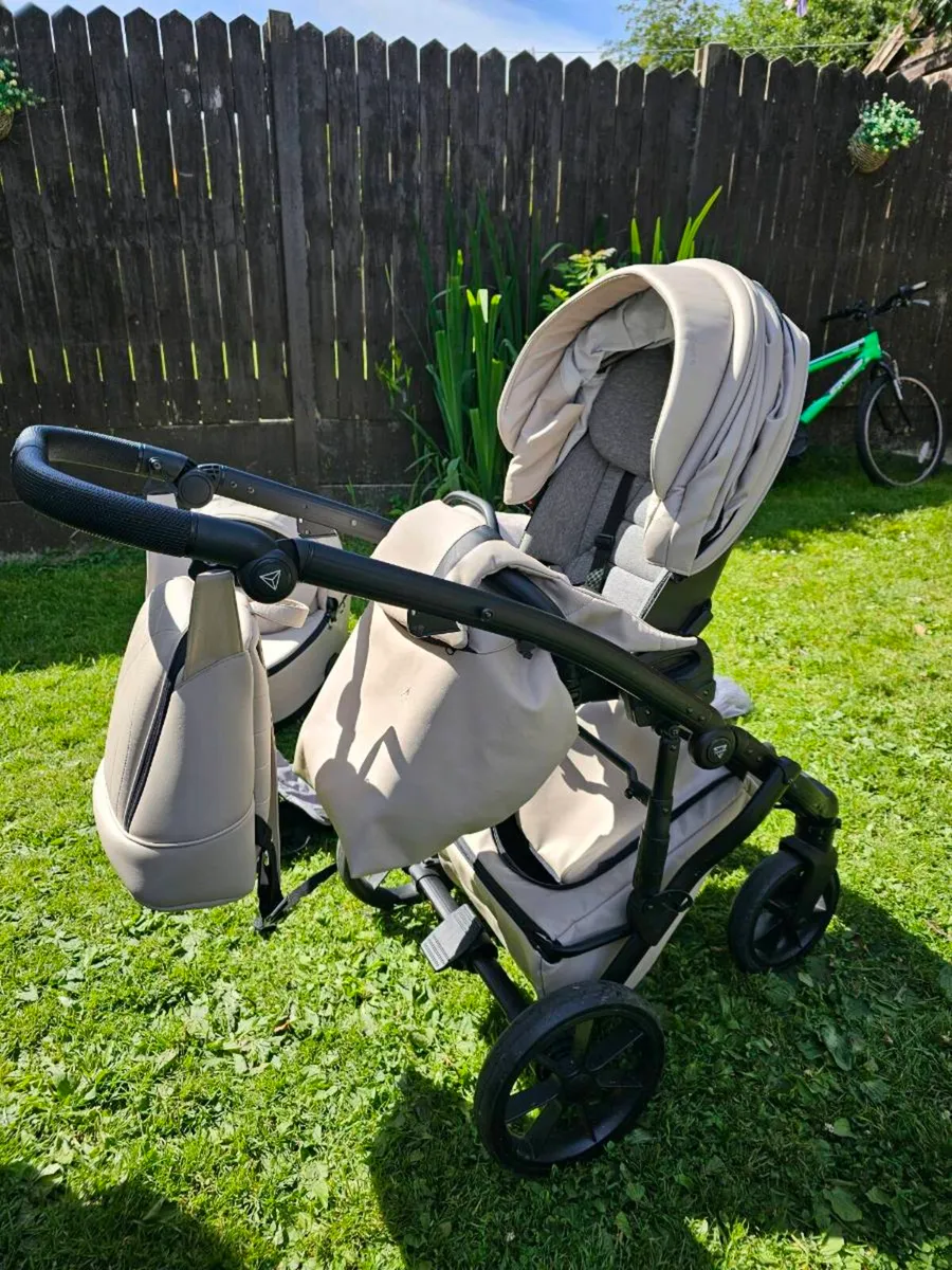 3-in-1 Baby Pram – Very Good Condition - Image 2