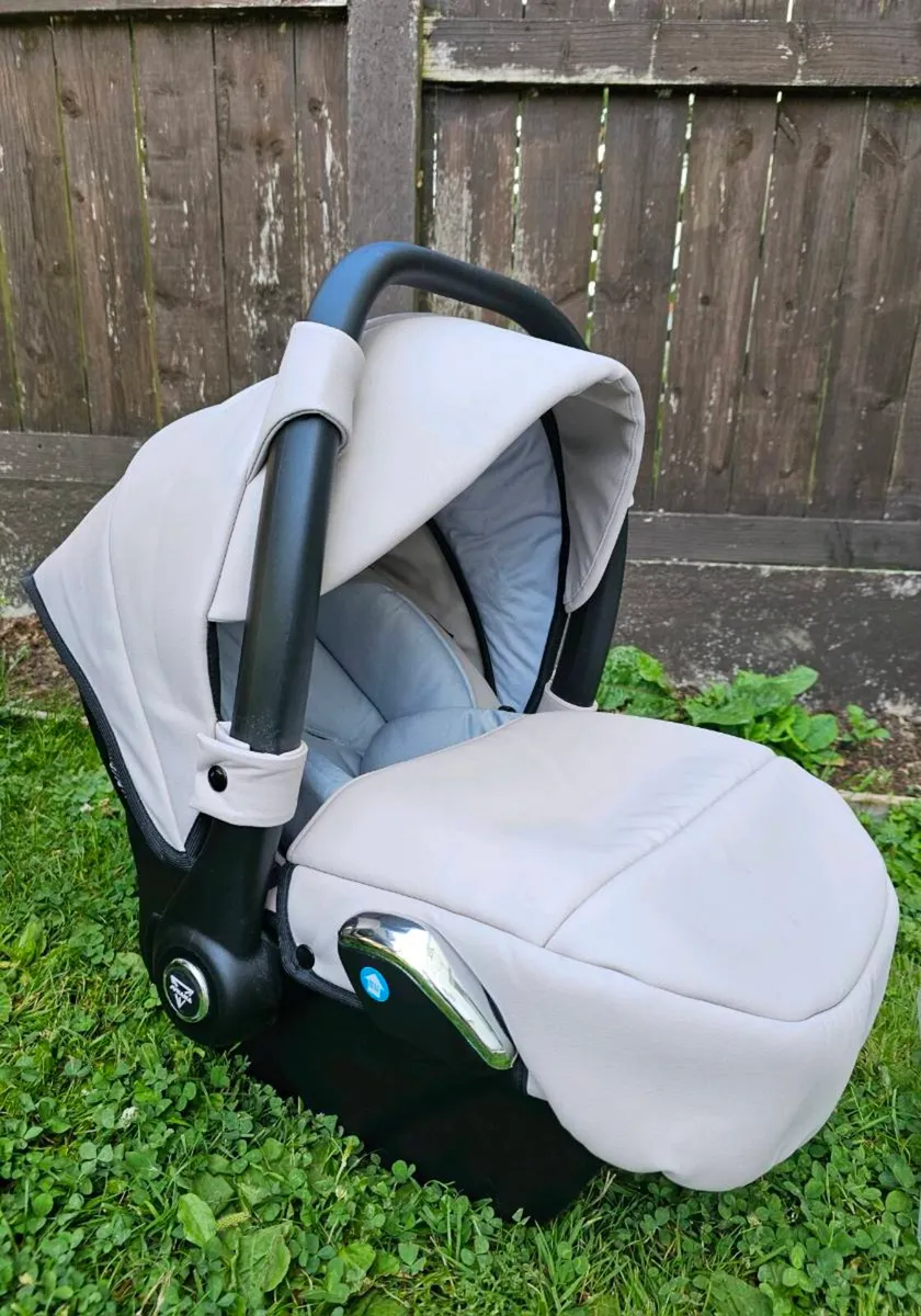 3-in-1 Baby Pram – Very Good Condition - Image 4