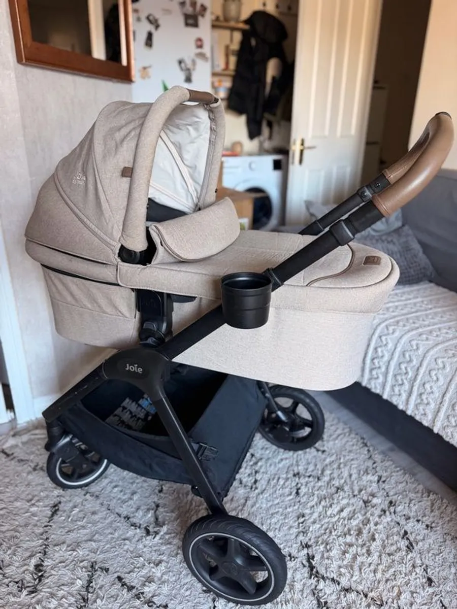 Joie Finiti Signature 4in1 travel system - Image 1