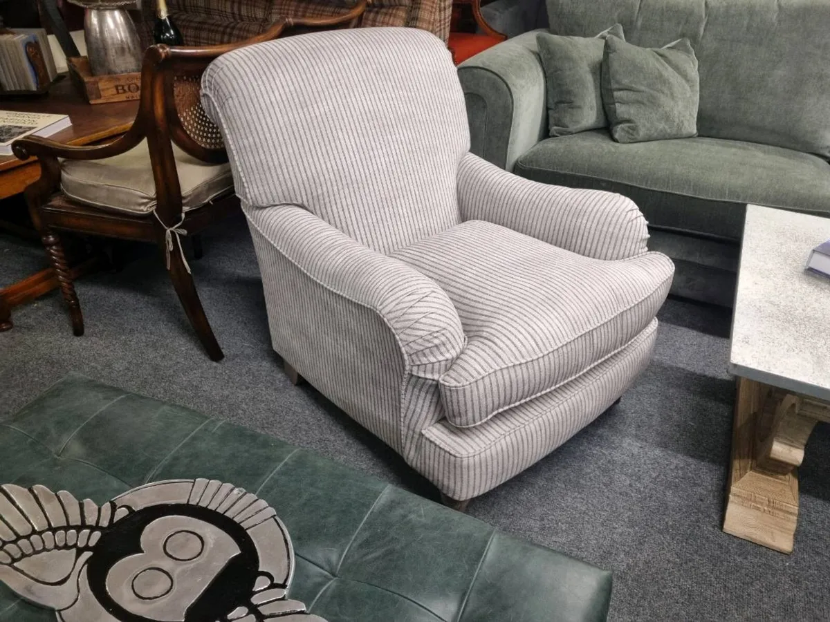 Pair of chairs - Image 1
