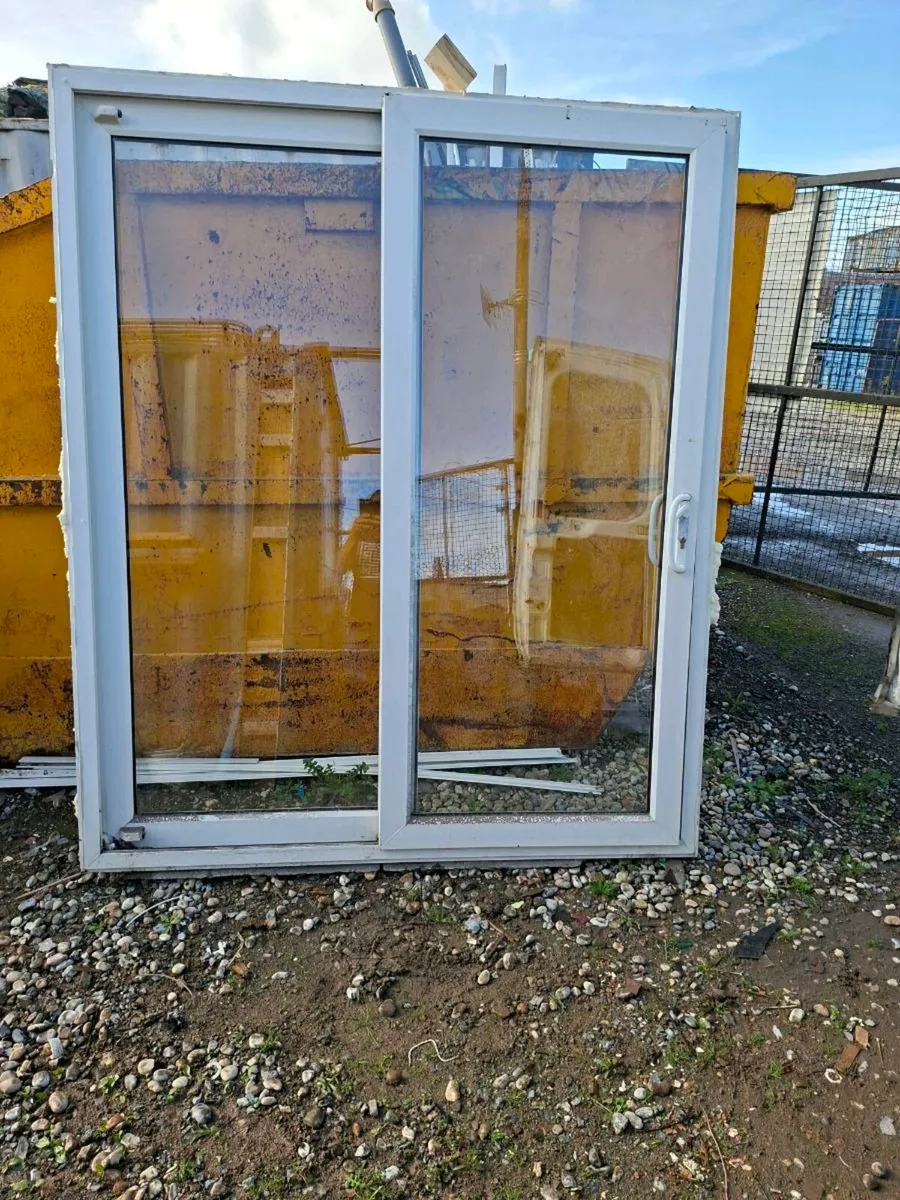 Window and door - Image 4