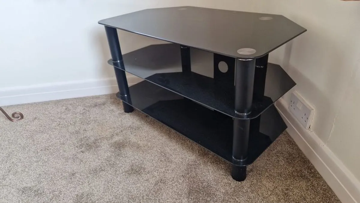 Samsung Tv and/or stand - Image 3
