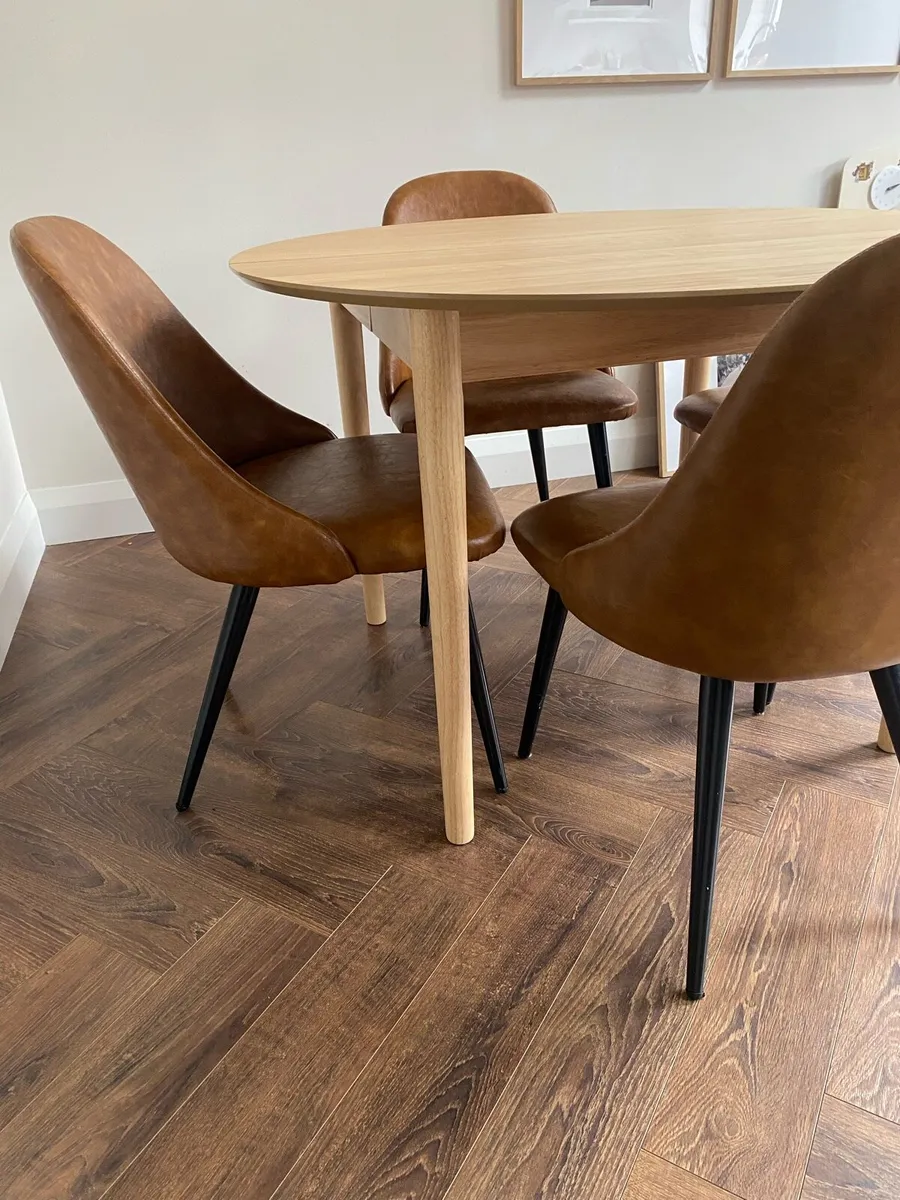 Dining table and chairs set - Image 3