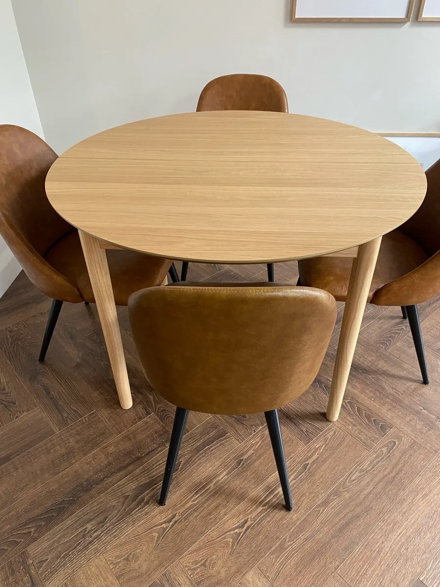 Dining table and chairs set - Image 1