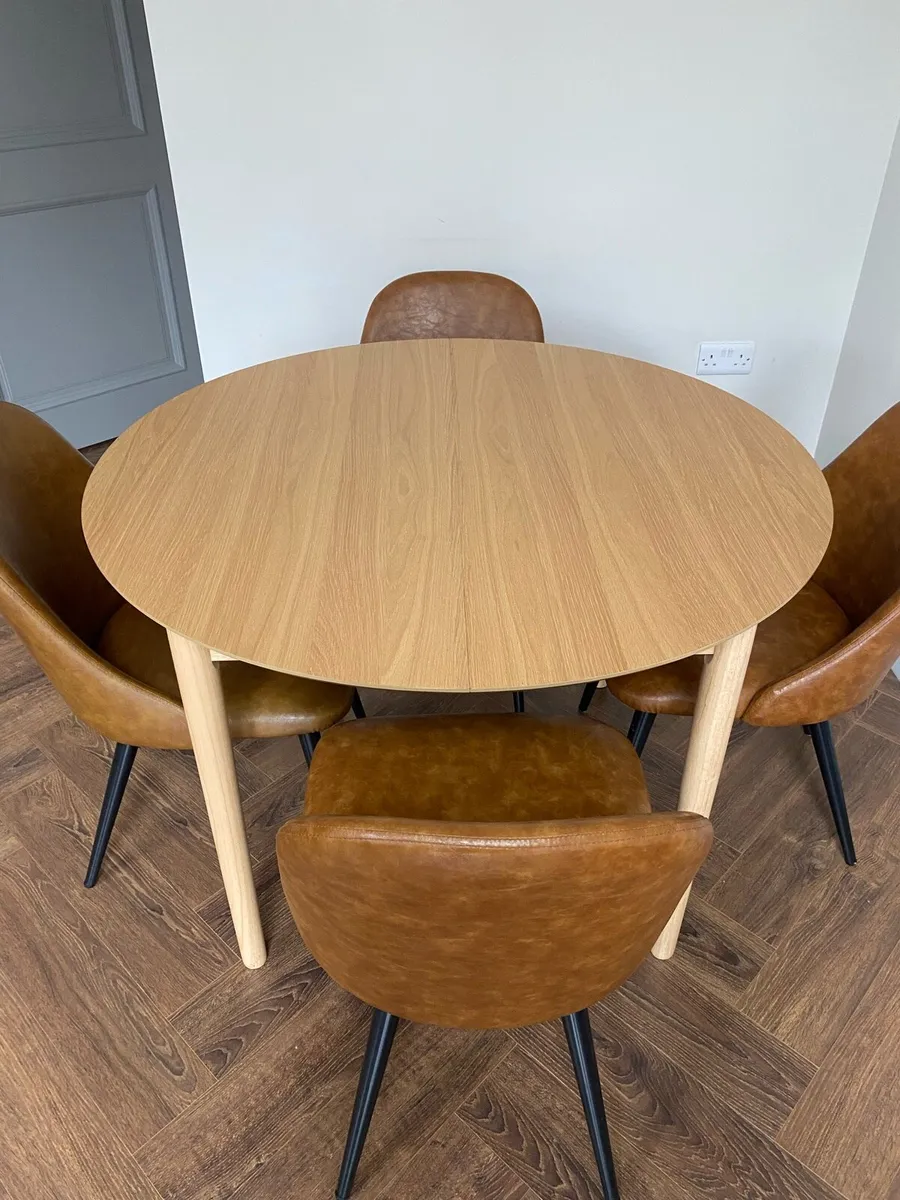 Dining table and chairs set - Image 2