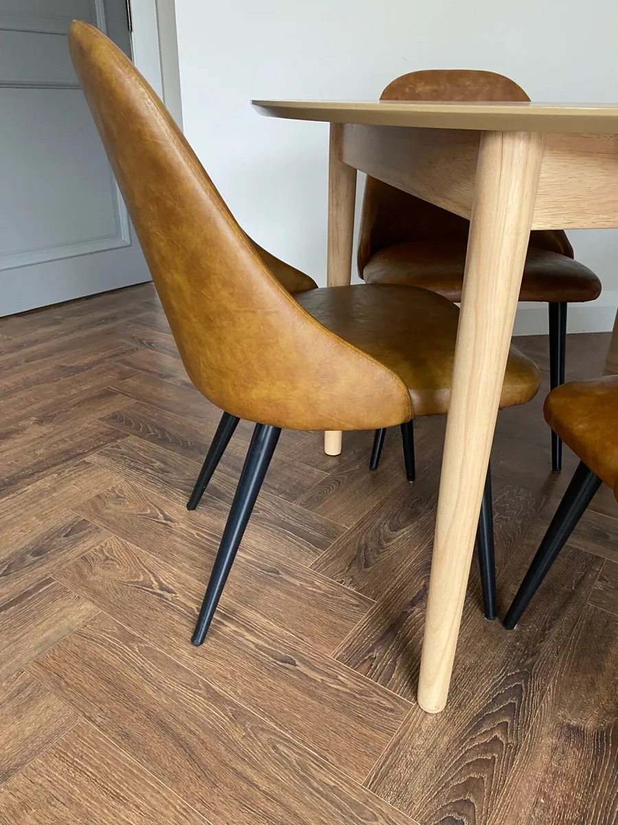 Dining table and chairs set - Image 4