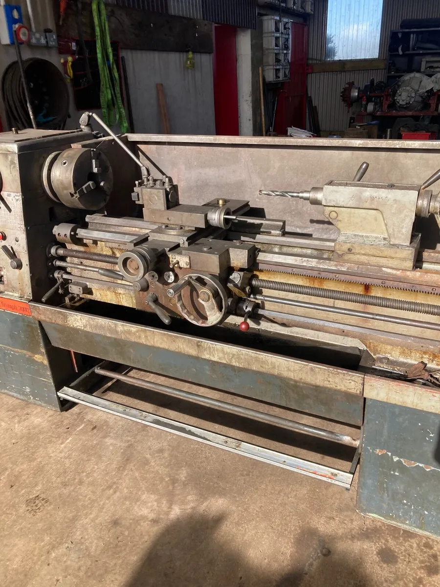 Colchester triumph 2000 lathe - Image 1