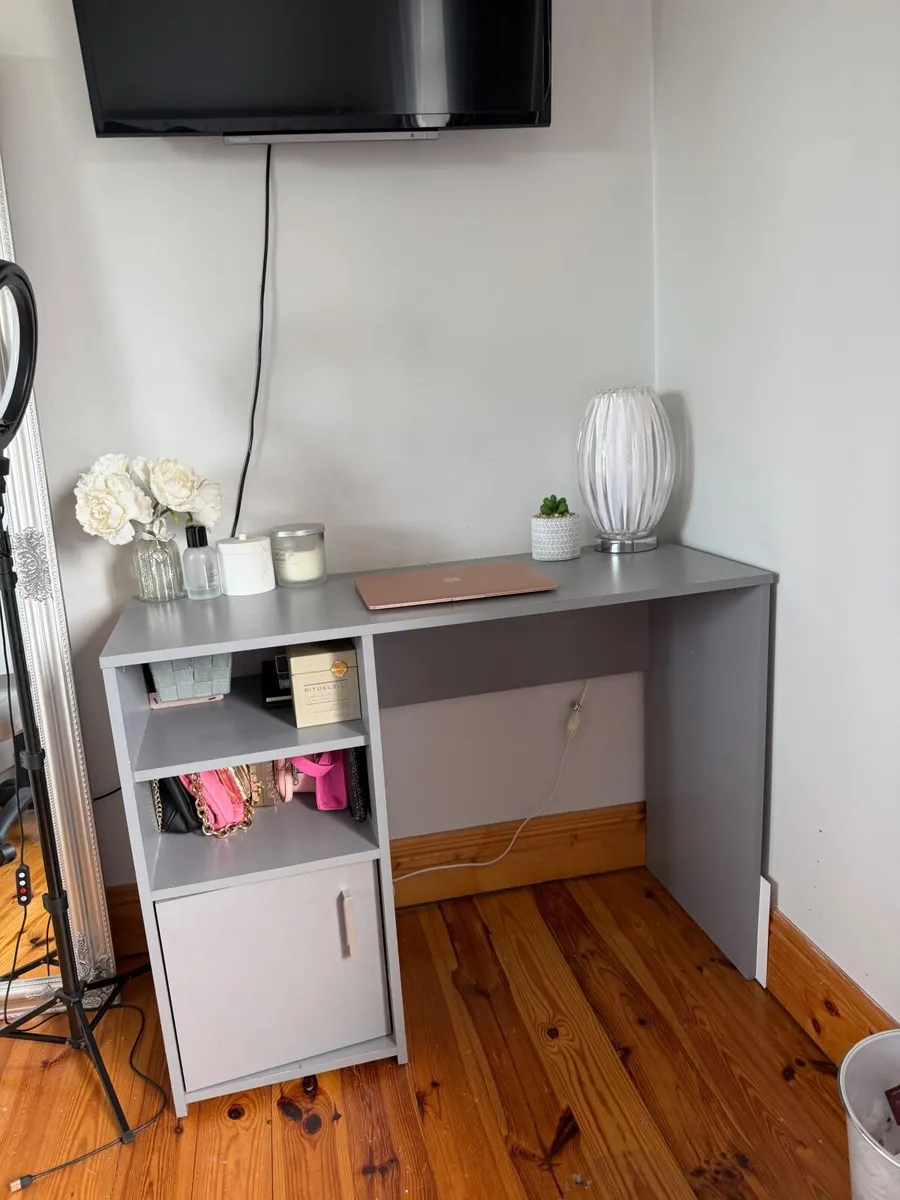Grey desk - Image 1