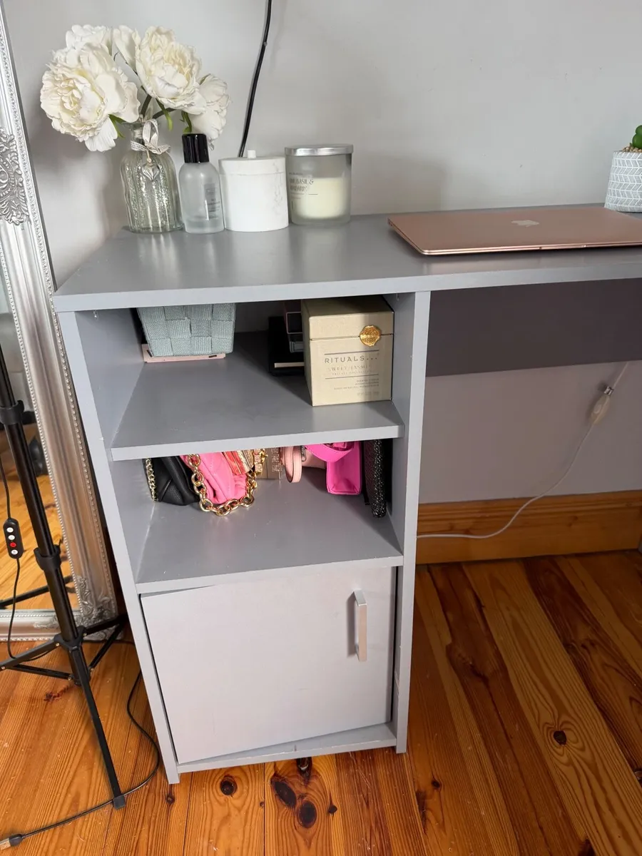 Grey desk - Image 3