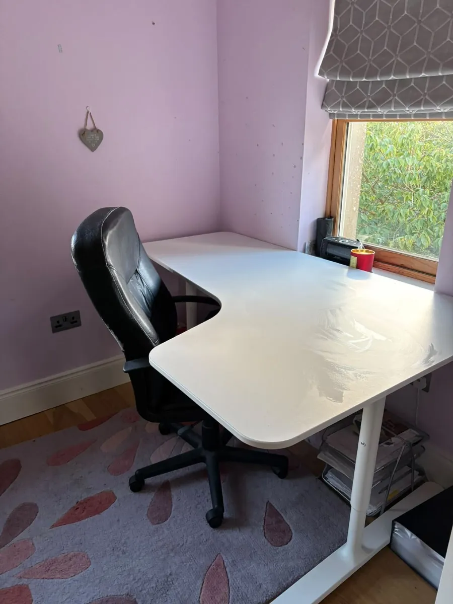desk - Image 1