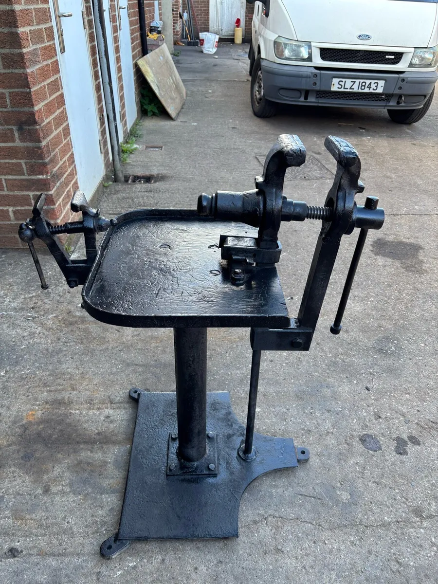 VAUGHAN LEG VICE TABLE  PLUS VICE - Image 2
