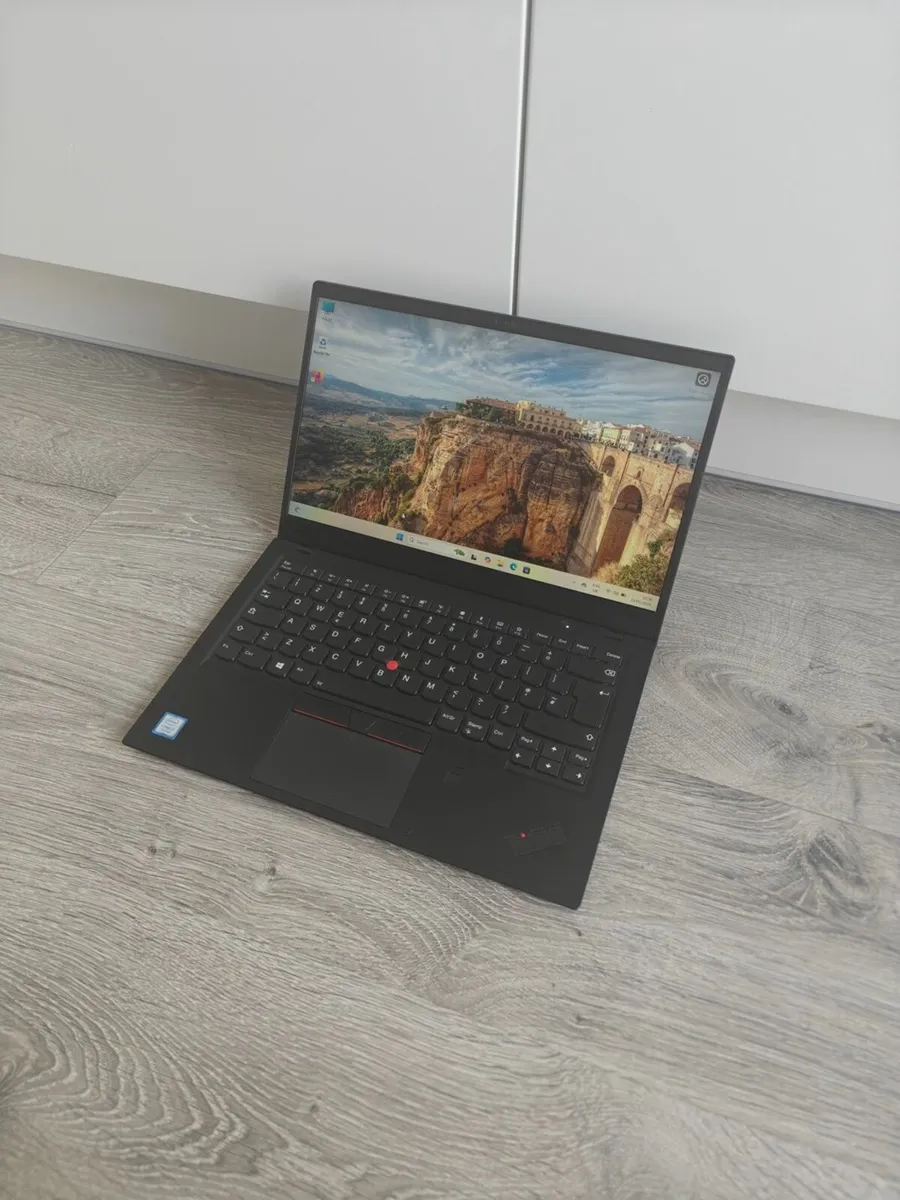 Lenovo X1 Carbon | i7 | 16GB | 256GB | 14" 2K | - Image 1