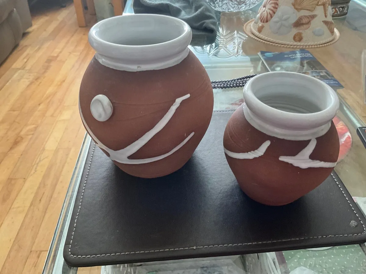 Two pottery vases - Image 2