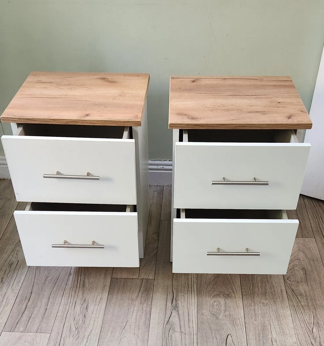 Two bedside lockers