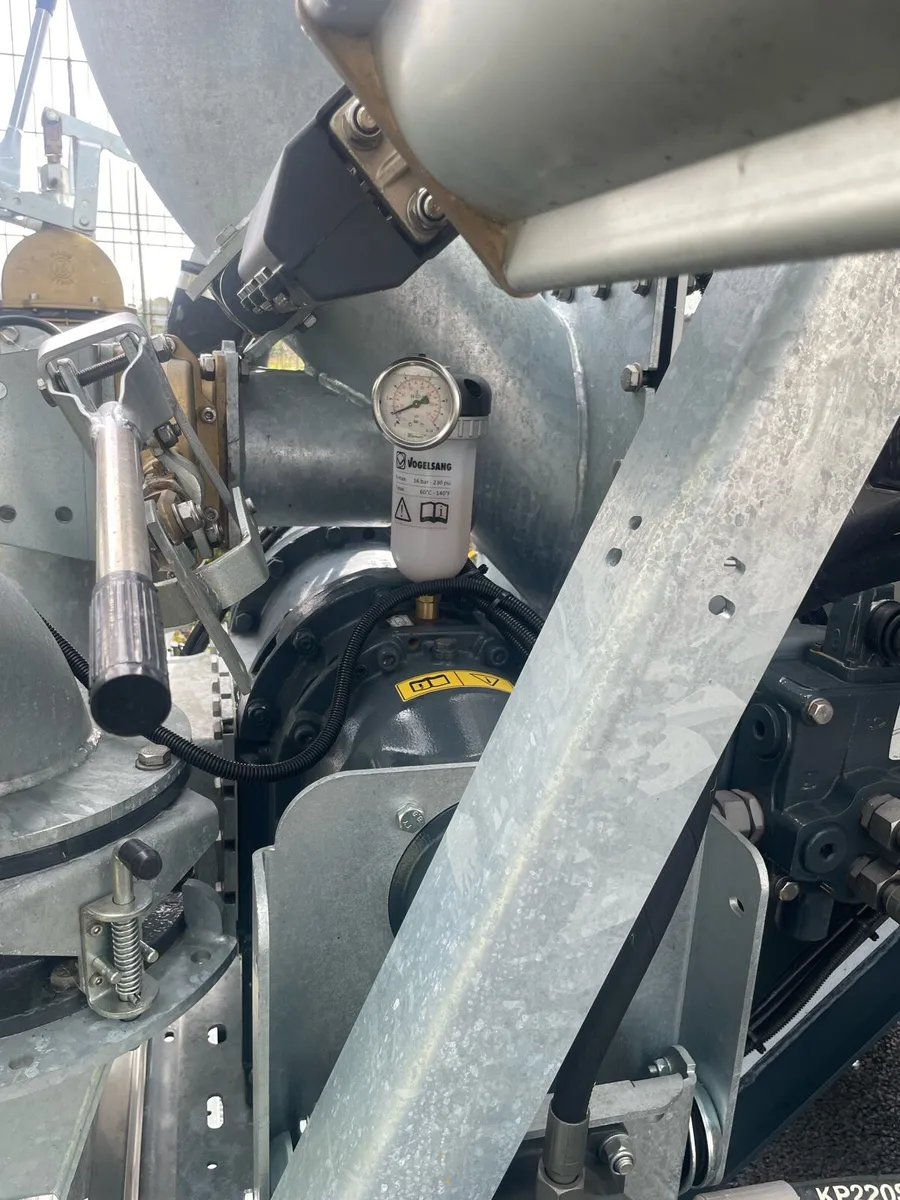 Vacuum tanker - Image 3