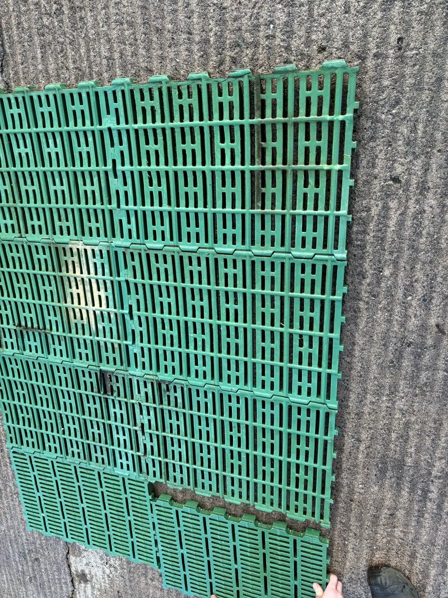 Plastic animal slats - Image 1