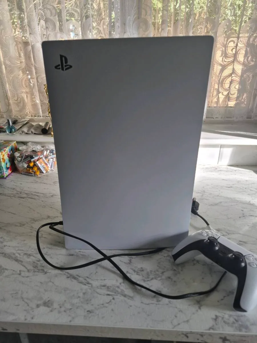 PlayStation 5 (Disc Edition, 825 GB) - Image 2