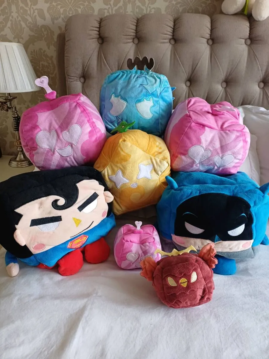 Blox fruit plushy plus 2 kawaii cubes - Image 1
