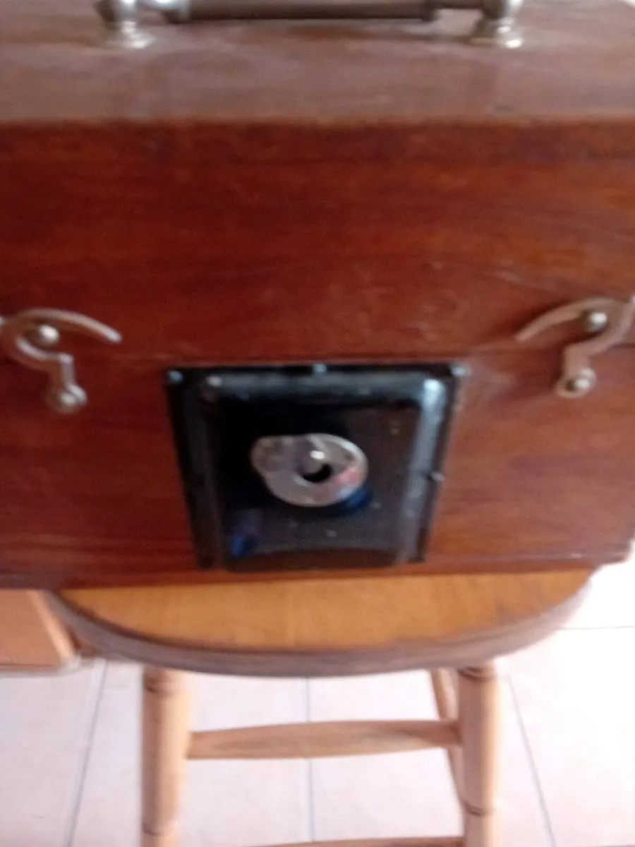 ANTIQUE AND COLLECTABLES - Image 2