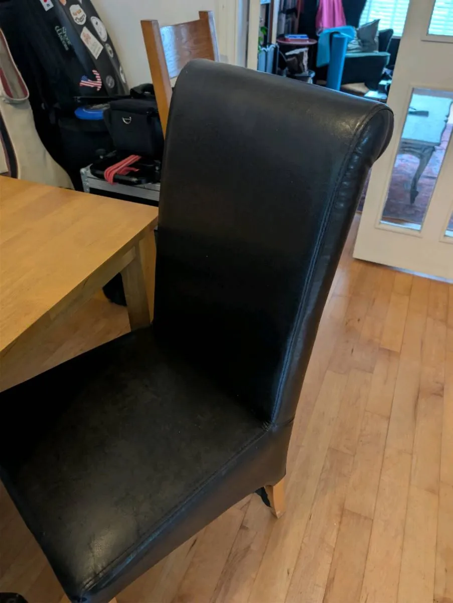 Kitchen Table and Chairs - Image 4