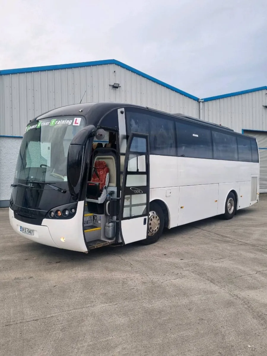 Volvo Sunsundegui Midi coach - Image 1