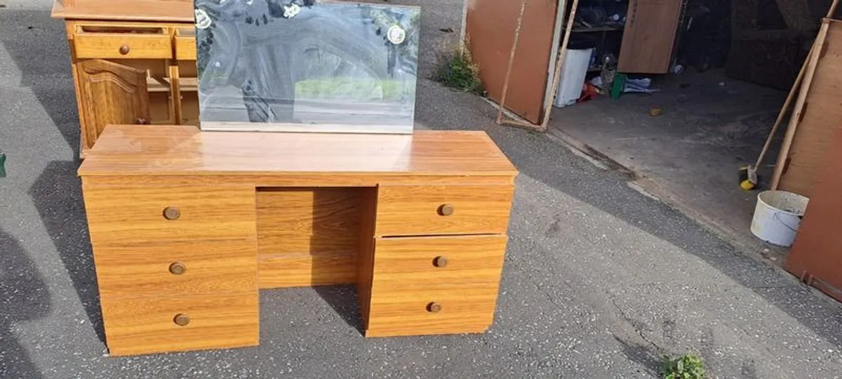 Dresser with - Image 2