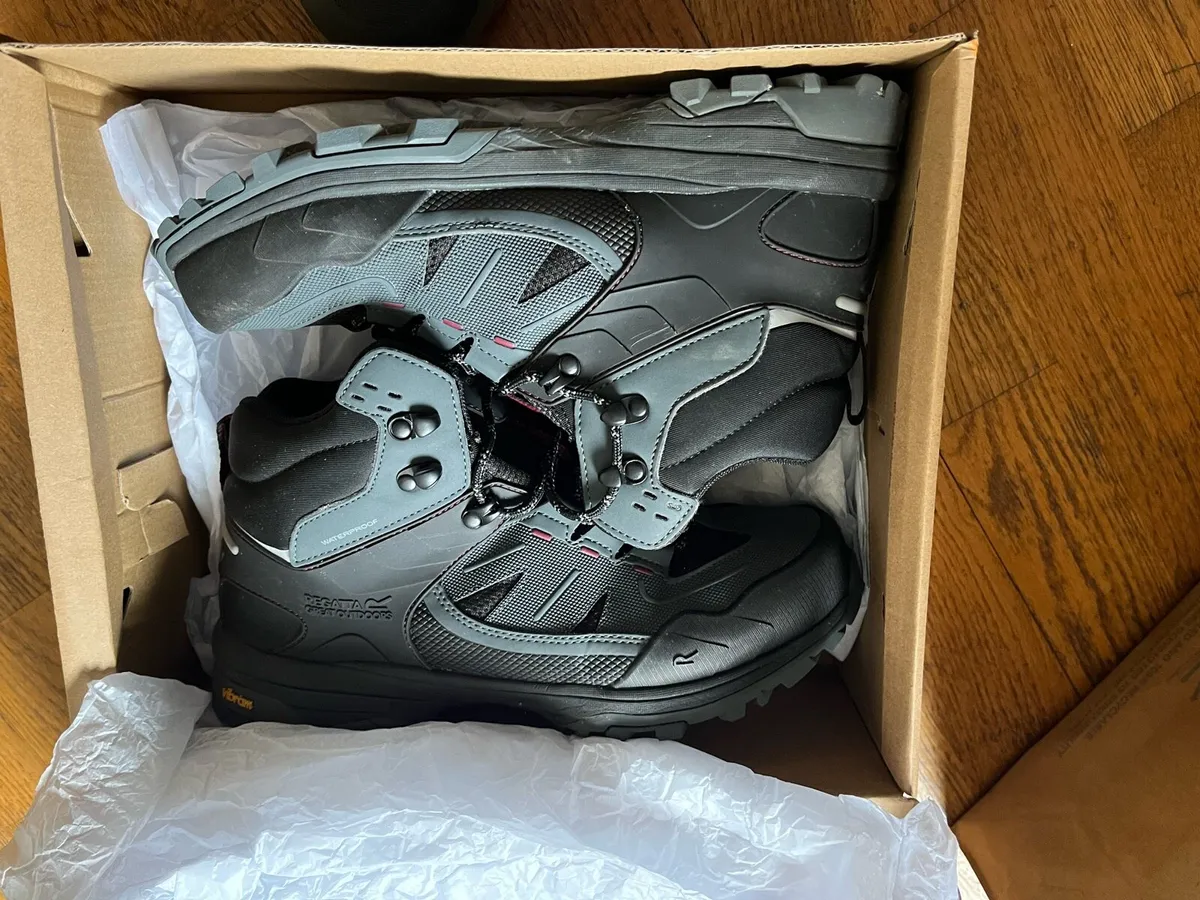 Hiking boots - Image 3