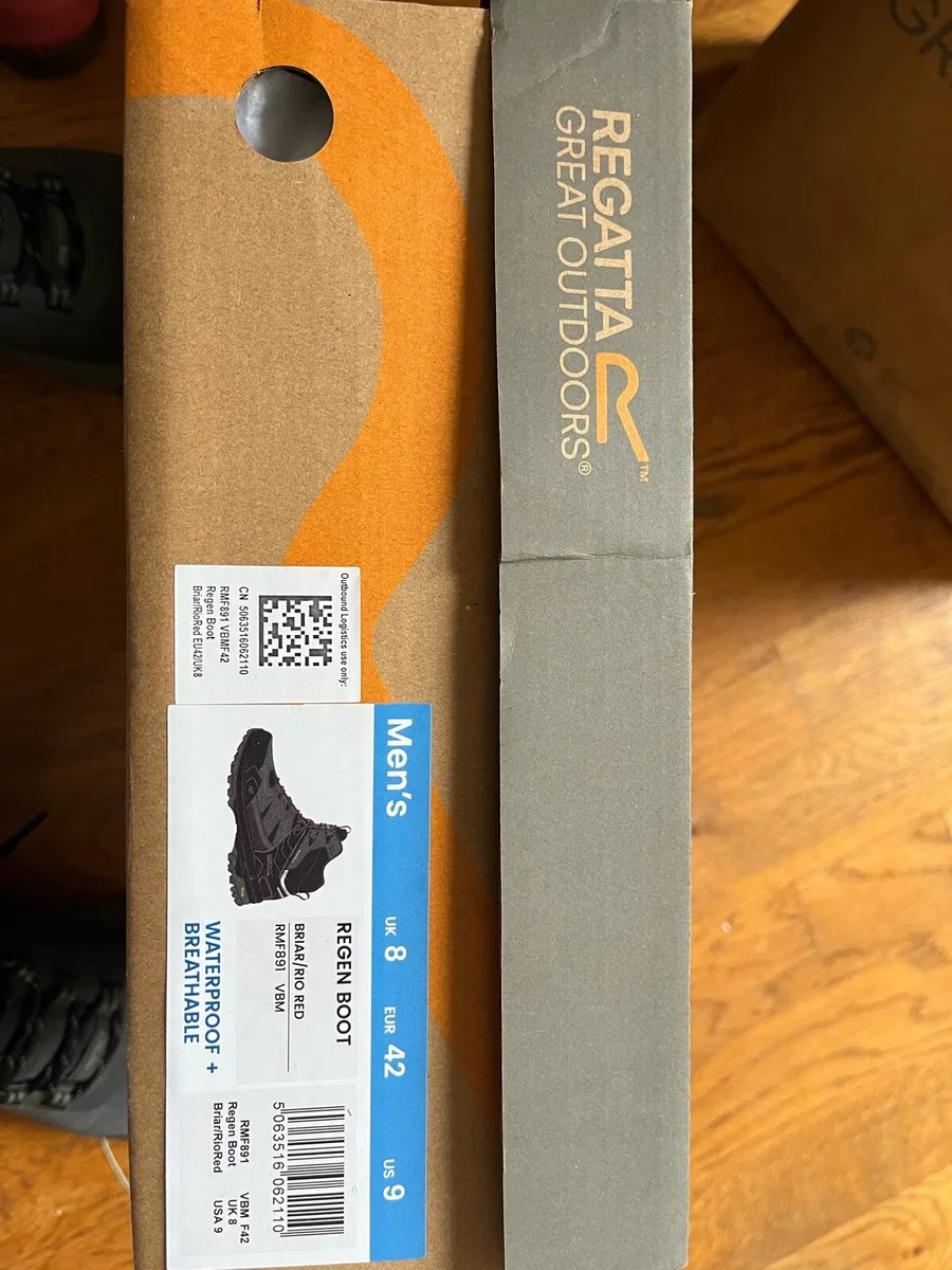 Hiking boots - Image 2