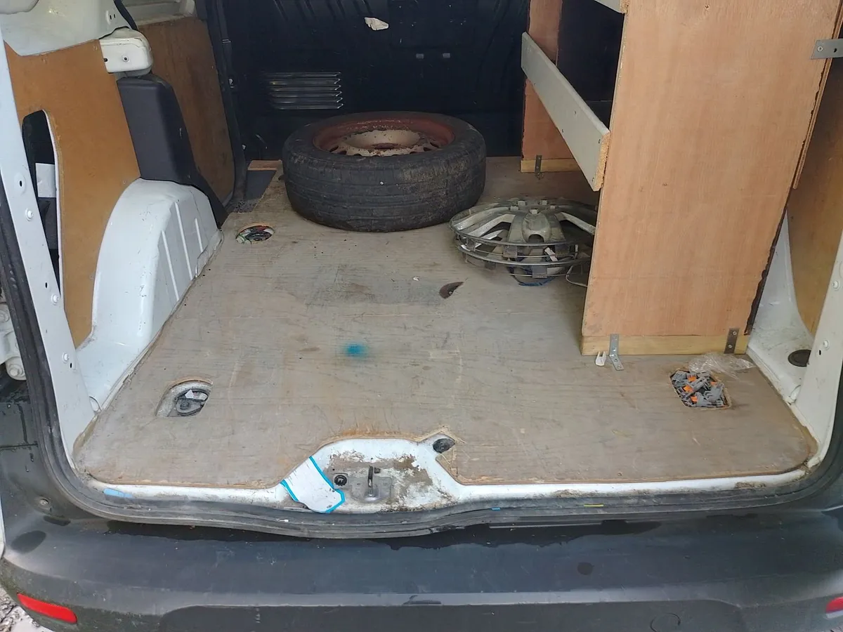 Ford Transit 2016 TAX 12-26 DOE 03-27 - Image 2