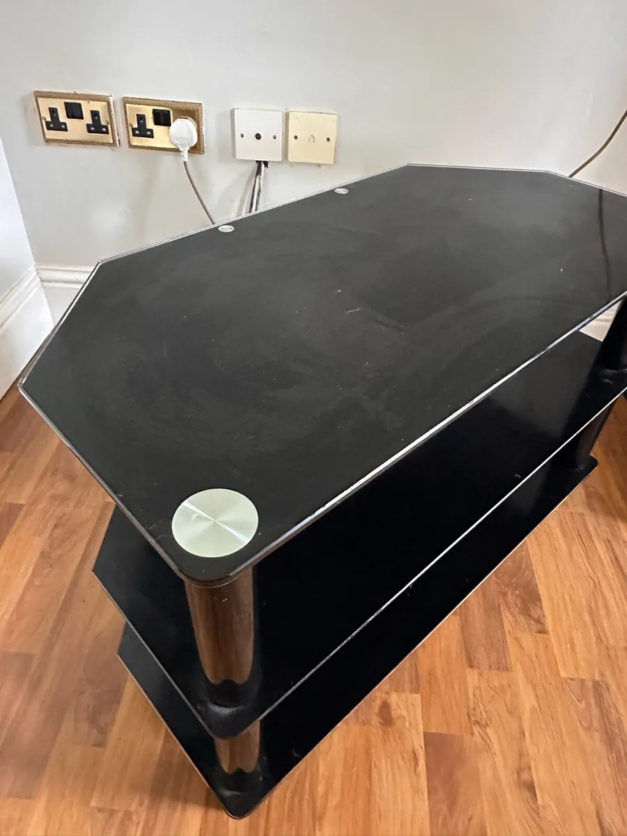 TV stand - Image 2