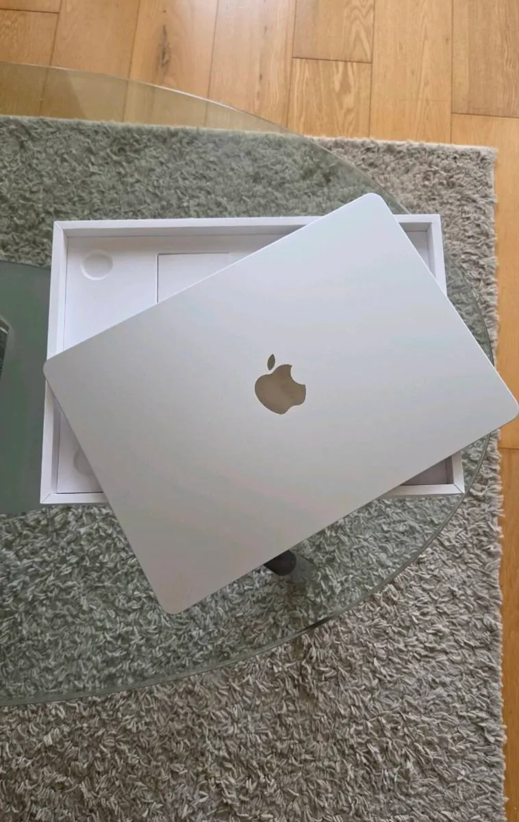 Macbook Air 13-inch M5 Chip IRISH - Image 2