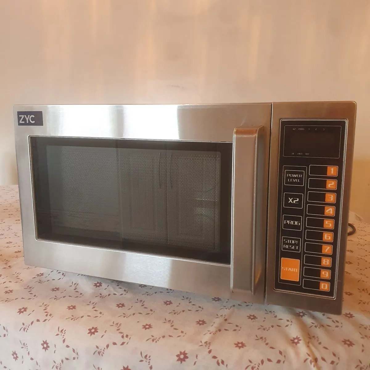 ZYCO 1,000 watt Microwave - Image 2