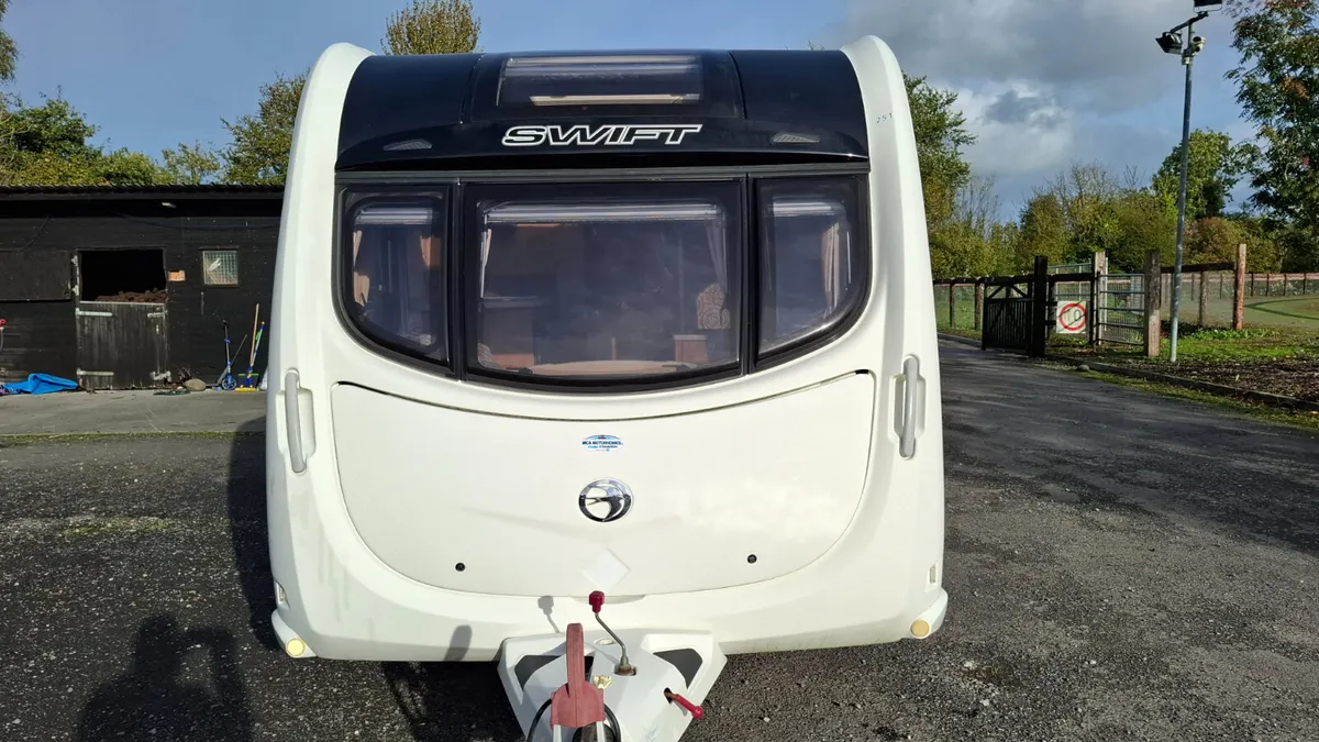 Swift Challenger 565 Fixed Single Beds Caravan - Image 2