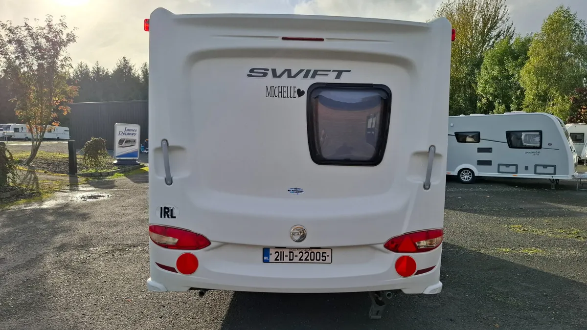 Swift Challenger 565 Fixed Single Beds Caravan - Image 4