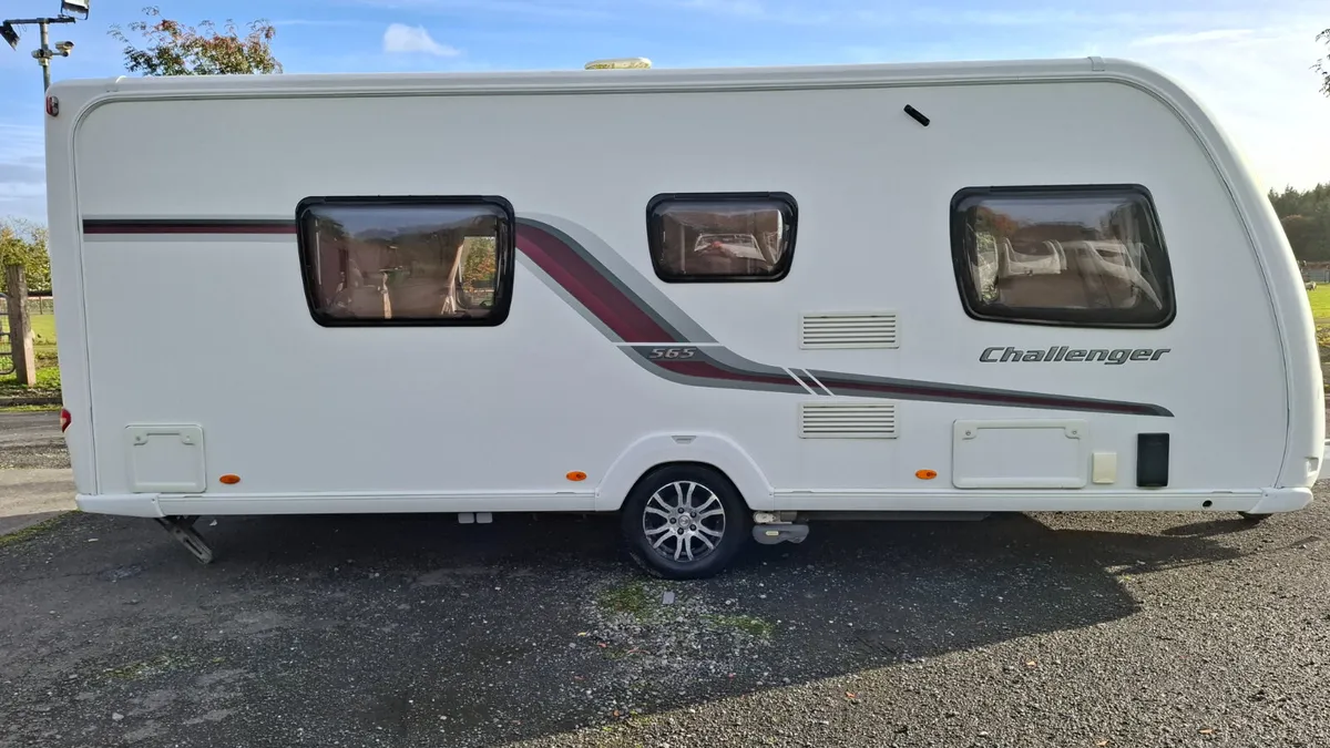 Swift Challenger 565 Fixed Single Beds Caravan - Image 3