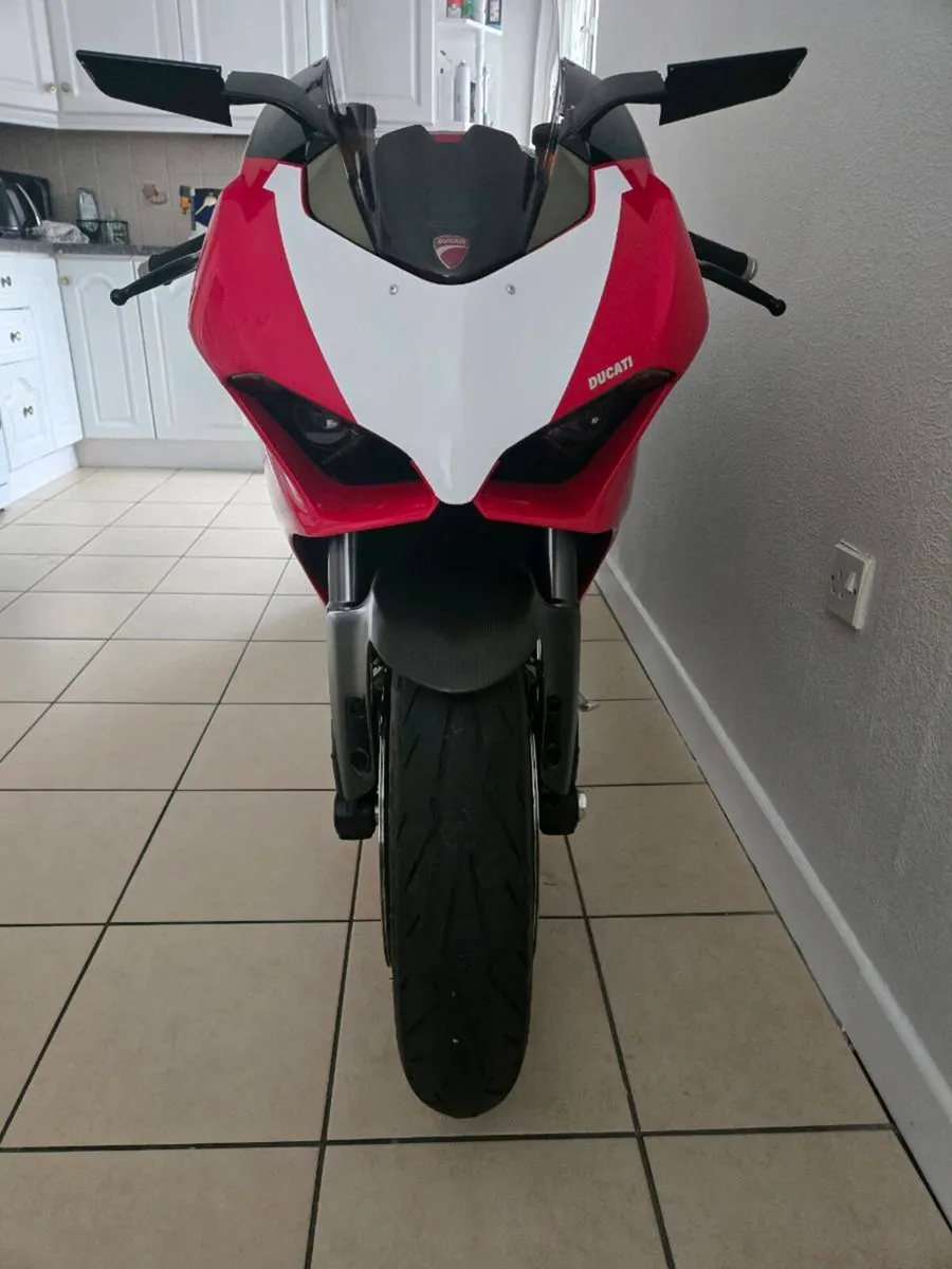 Ducati panigale v4 - Image 2
