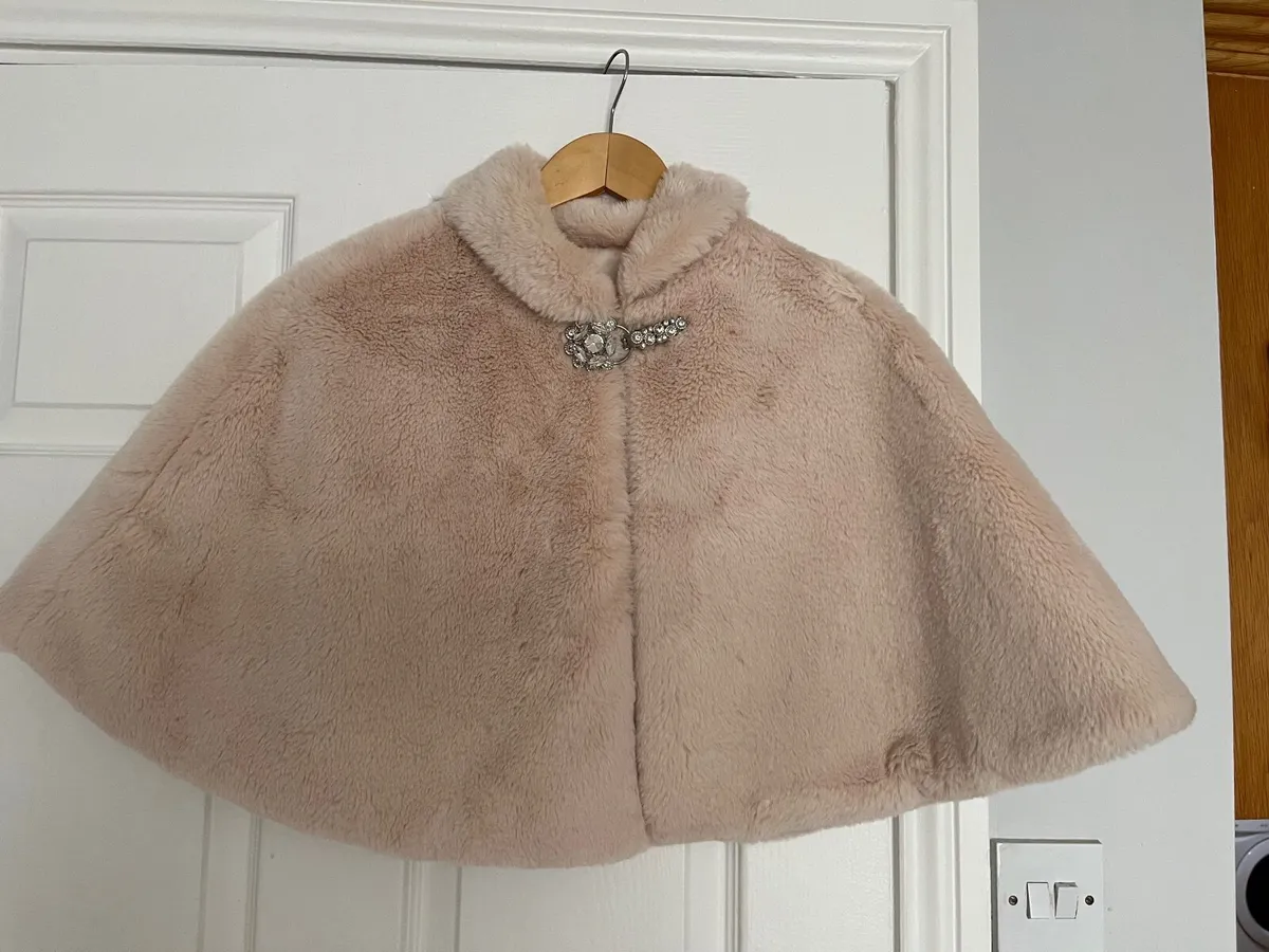Faux fur cape - Image 1