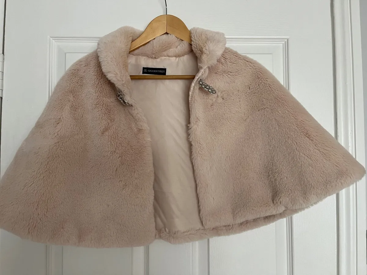 Faux fur cape - Image 2