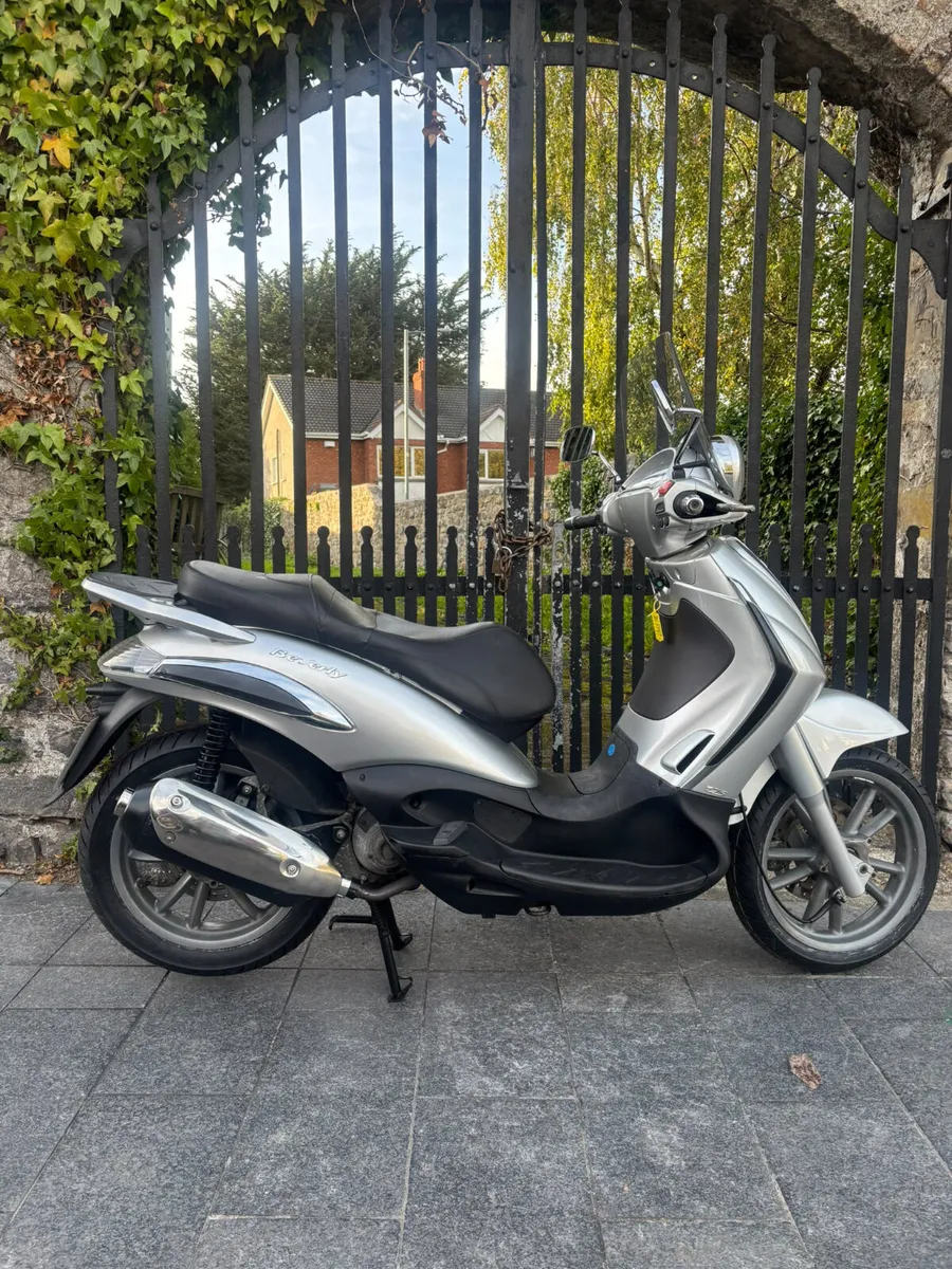 2011 PIAGGIO BEVERLY 125 MOTO4U - Image 1