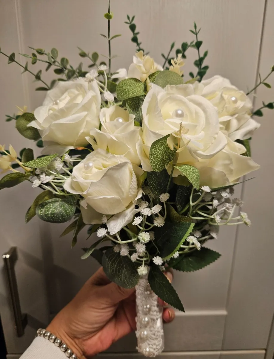 Wedding flowers - Image 1