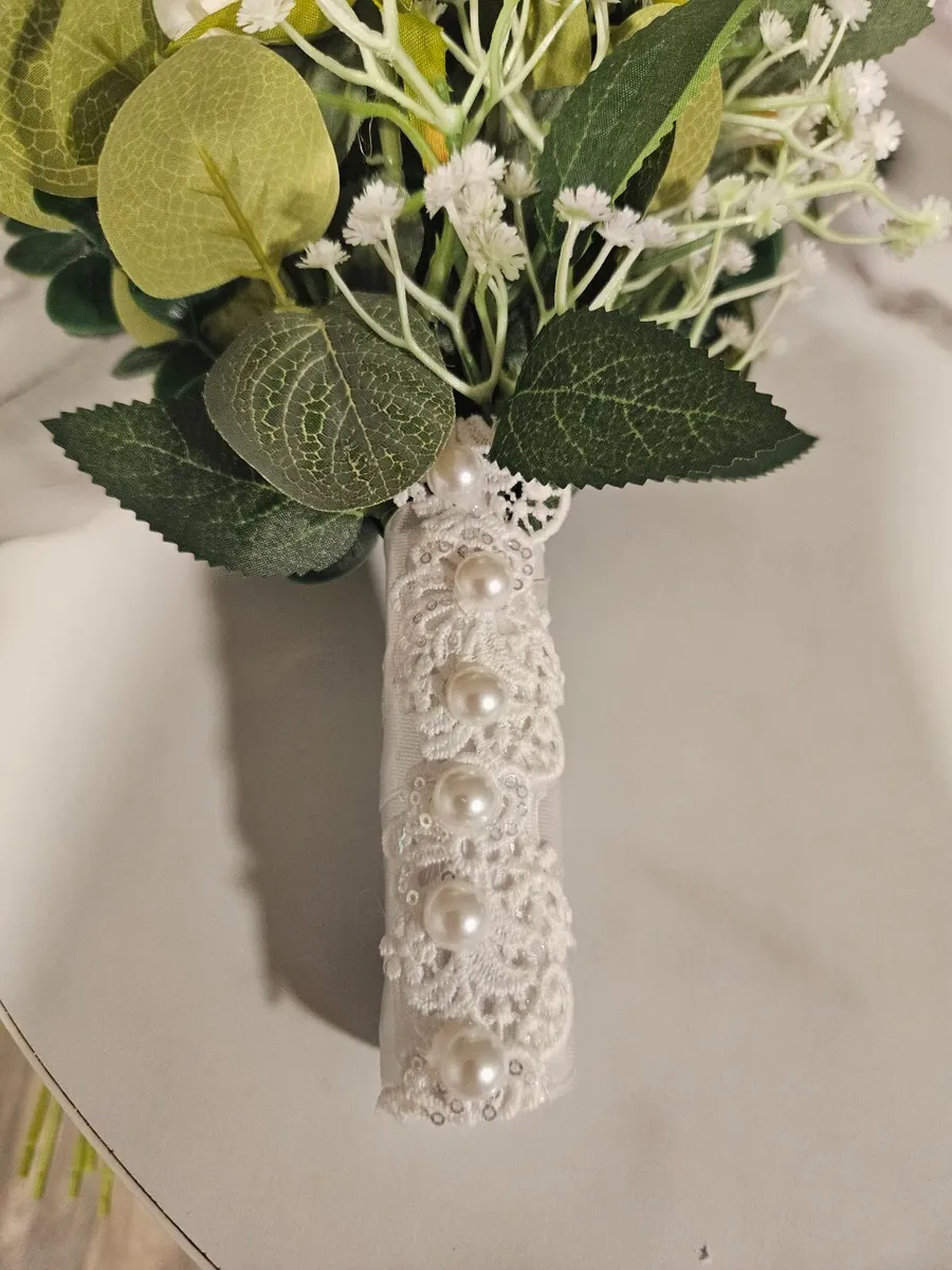 Wedding flowers - Image 4