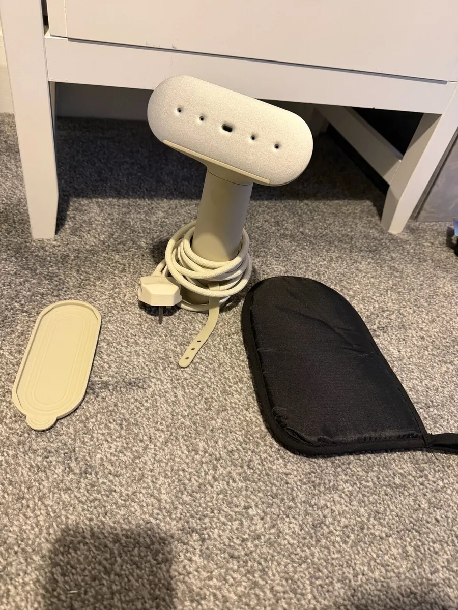 Steamery Stockholm handheld clothes steamer - Image 1