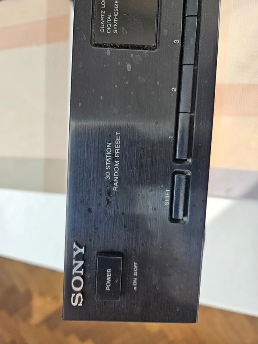 Sony FM/AM Tuner - Image 1