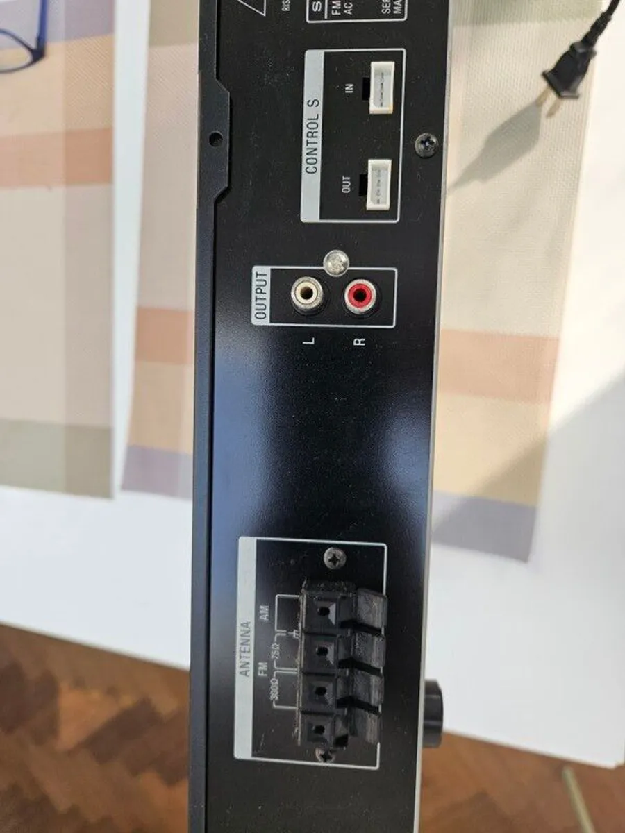 Sony FM/AM Tuner - Image 3