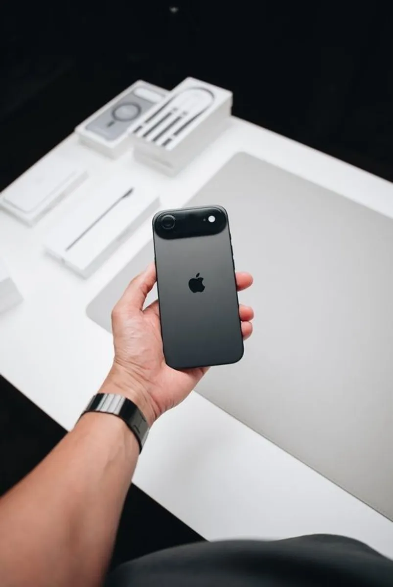 iPhone Air with box and travel battery - Image 1