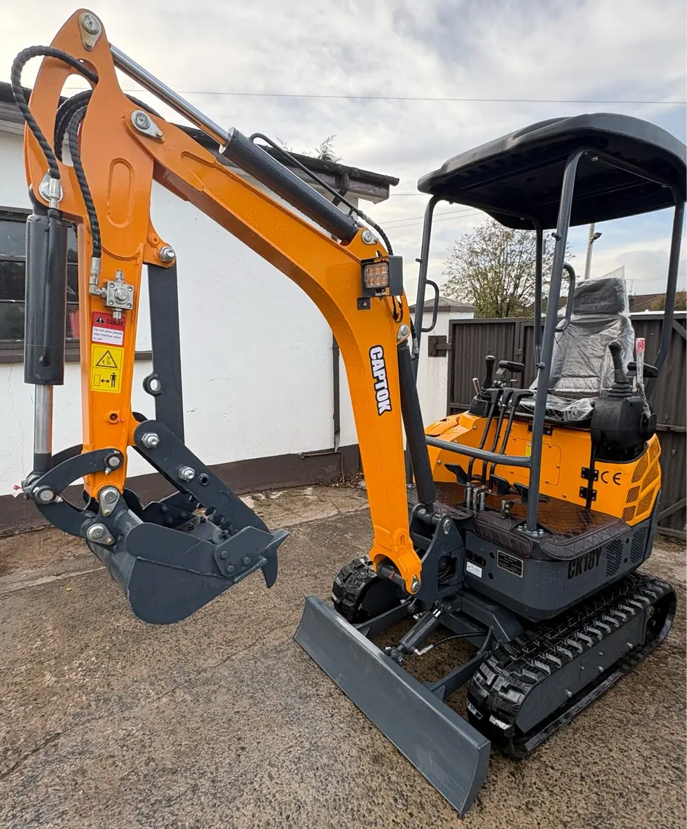 Captock 1.8 Ton Mini Digger Swing Boom Diesel - Image 2